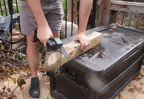 Cordless Chainsaw in action
